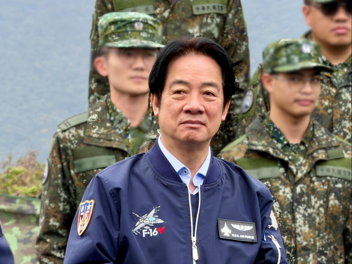 最新民調／賴清德信任度攀46.9%，大罷免以來首度黃金交叉！鄭麗文負評增逾20百分點，綠藍白都不挺