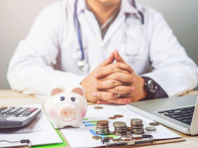 股市慘賠400萬差點走絕路，45歲身心科醫師投資10年血淚：月入23萬自傲「輸得起」，結果5年像活在地獄