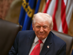 美國預算攻防暫落幕！差3票驚險過關…川普簽字喊「人民大勝利」，為何下一關卡又是困難談判？