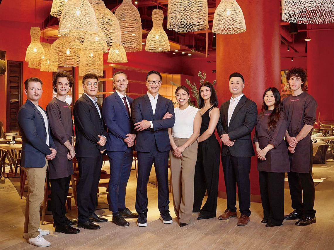 率隊摸透當地食材、一套系統把洋人變東方菜大廚  逾三年磨出美國首店  瓦城徐承義還原心路