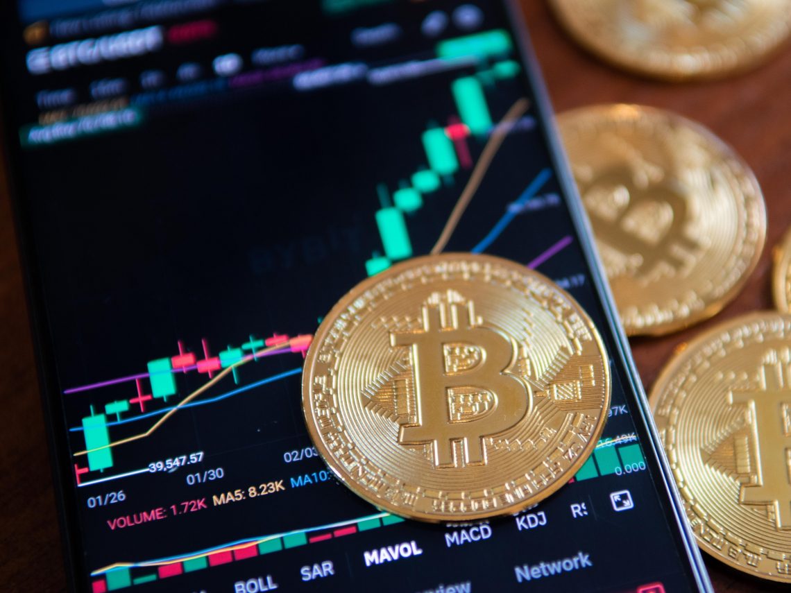 比特幣又崩「跌破6.1萬美元」！乙太幣同樣慘烈，黃金白銀也重挫…投資人對數位黃金信心潰散？分析師揭原因