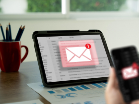 1封電子郵件10萬存款沒了！年前買包裹注意，詐團鎖定網購...他因「1句話」放下戒心、交2張金融卡