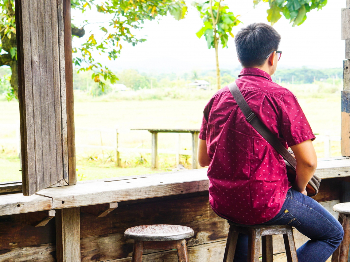 老被誤會沒精神？「眼瞼下垂」害他眼周酸澀、社交退縮…醫1手術改善30年困擾：這些症狀該就醫