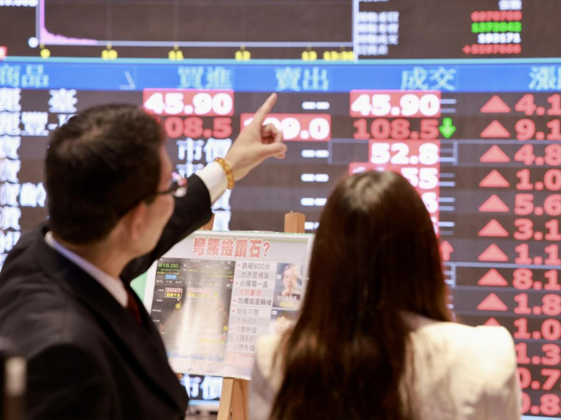 威剛(3260)上看500元、定穎投控(3715)目標210元？年報酬翻倍、強勢股贏家郭勝揭密金馬年「7檔口袋名單」