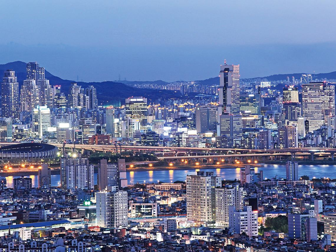 勞動致富成空  教育翻身也失效 股市衝上五千點背後 韓國社經階級流動陷入停滯