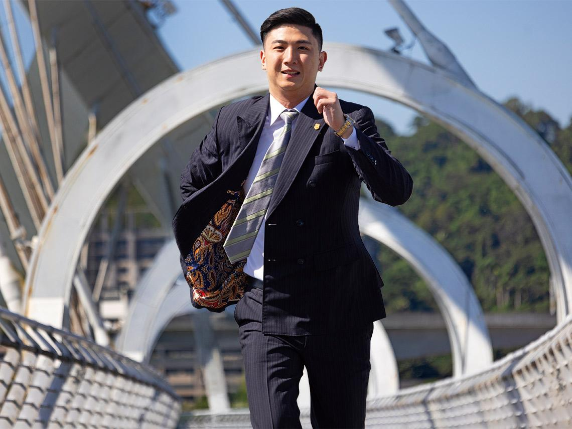 超業精神》突圍！內向話少被客戶質疑適合幹這行嗎？　 I人業務榮予中靠信任滾大業績