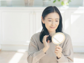 白頭髮可以黑回來嗎？他拯救萬人白髮：吃5類食物養出烏黑秀髮！正確洗頭順序曝光，為何頭髮要洗兩遍？