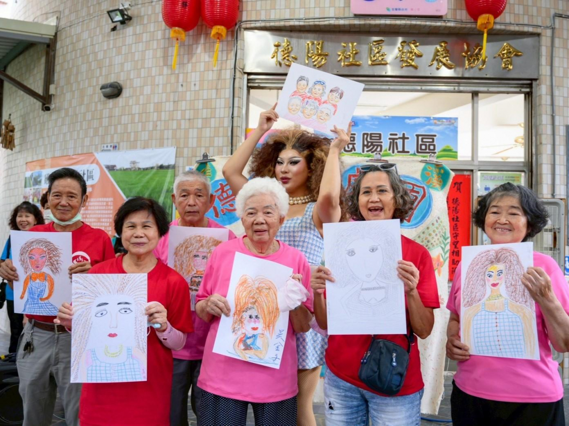 班上人數比小學多！80歲開始學畫畫，畫「佛跳牆」拿骨灰甕開玩笑…宜蘭爺奶描繪人生最燦爛時光