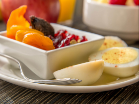 家族史逃不過？譚敦慈父母都罹糖尿病，她靠「蛋→堅果→水果」早餐公式＋1秘招：血糖穩在120以下