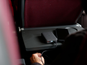 日本旅遊注意！日本航班4月起禁用行動電源，每人限帶2顆…手機沒電怎麼辦？2026航空新制一次看