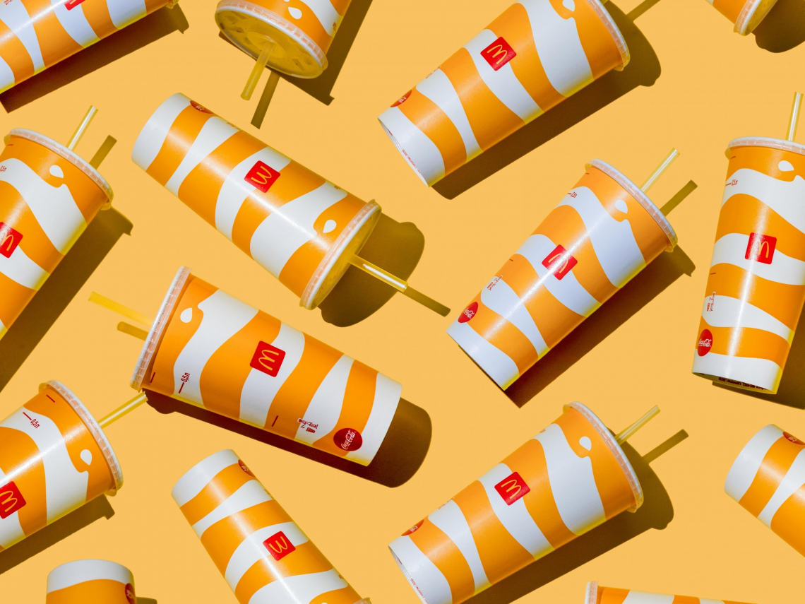 麥當勞買一送一、優惠券來了！四盎司牛肉堡、大薯、焦糖奶茶…59元起雙享，限量應援鑰匙圈怎麼拿？