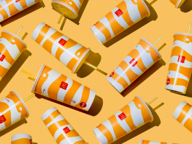 麥當勞買一送一、優惠券來了！四盎司牛肉堡、大薯、焦糖奶茶…59元起雙享，限量應援鑰匙圈怎麼拿？