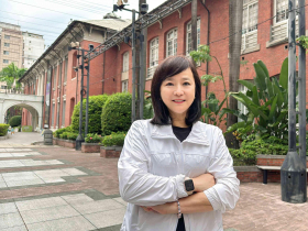 20歲到六福客棧做房務，當到總經理照樣彎腰撿垃圾！她靠人脈讓工作自己上門：不是需要時才經營