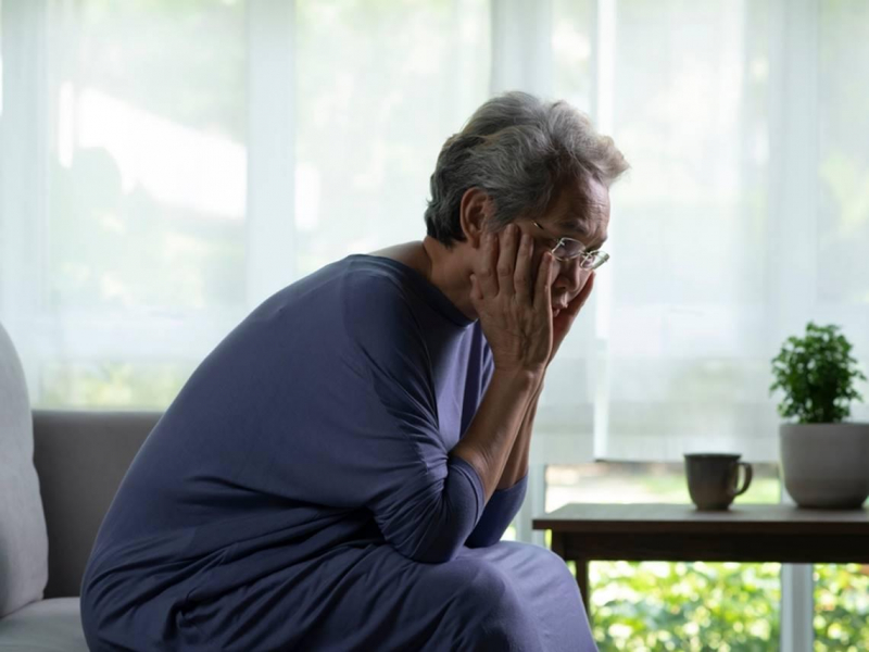 存千萬、月領4萬卻崩潰！年輕時堅信「晚年錢就是一切」，72歲婦退休領悟：家裡只剩電視聲，比沒錢更可怕