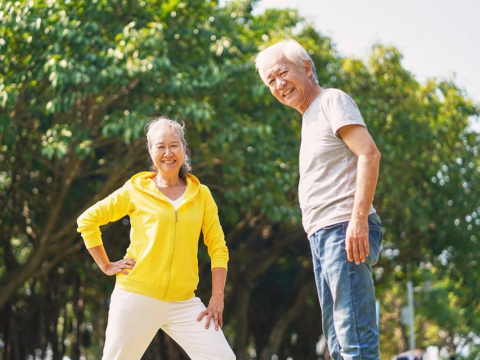 只靠「散步」無法增肌！日走5公里體脂仍破30%…專屬50~70歲的精準長肌肉指南：88歲也能健康快走