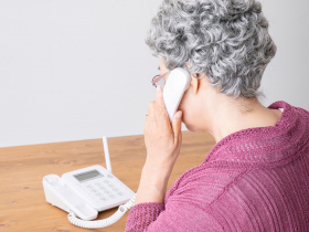 你還在用市內電話？最新調查曝光，「只剩選舉時會響」為何不想拆機？9成用戶「1原因」未退租