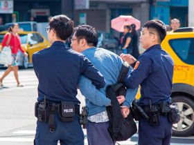 預算見肘、採購牛步  自購防彈衣、密錄器成常態  拿命換裝備改革  誰來補齊警察保命符？