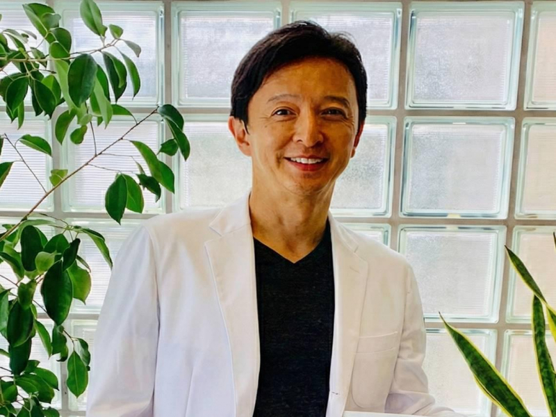 心臟名醫年過60，血管年齡竟僅30歲！憋尿、用力上廁所都在折磨心臟…不是運動！2個呼吸法按摩血管又護心