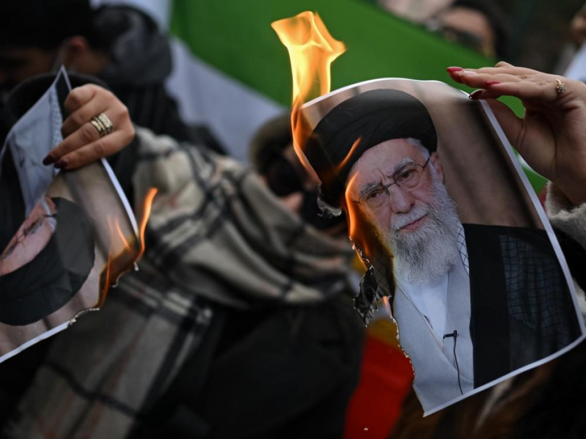 哈米尼是誰？86歲伊朗領袖「全球遇刺最多次」！與4至親同喪命為何舉國歡騰？盤點可能接班人