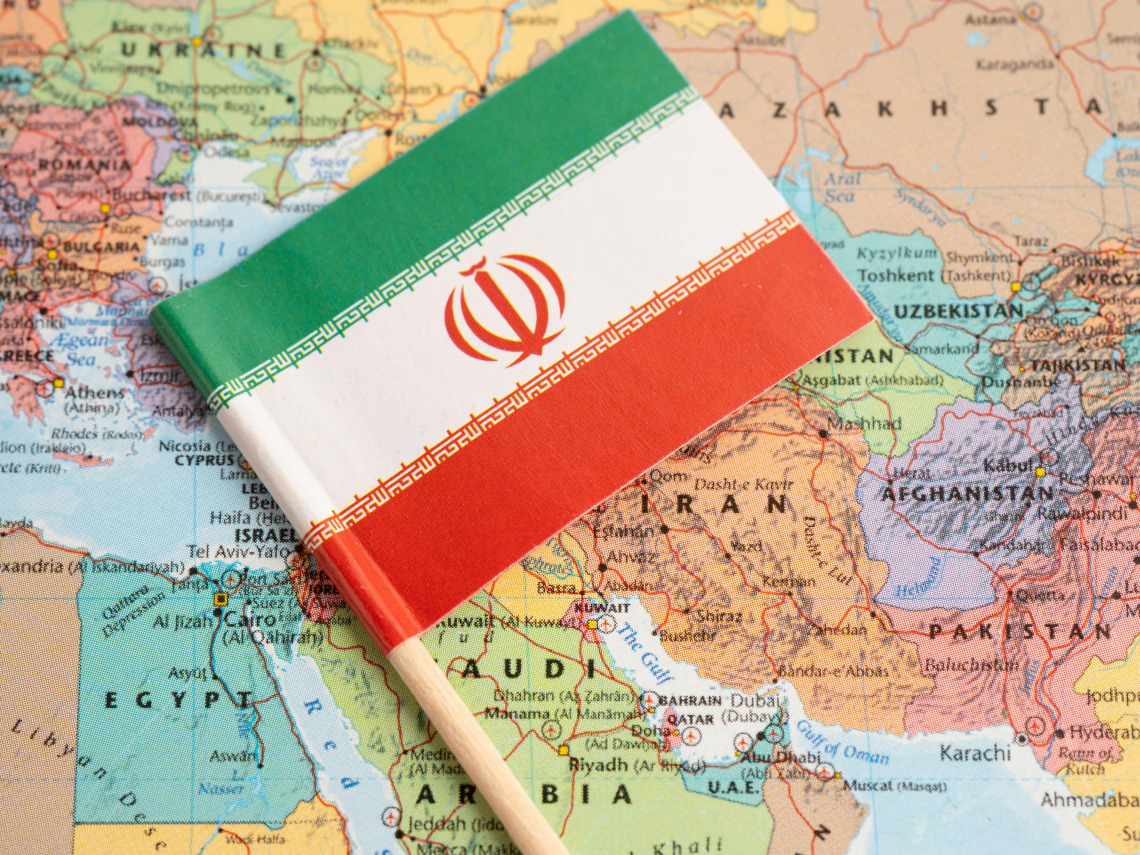 躲伊朗戰火，機票跟房子一樣貴？大馬士革飛上海竟標價2540萬...知情人士拆解可能原因：行情5-30萬