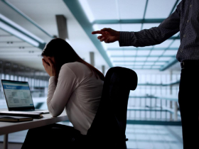 派出所長要求「車要洗到可以舔」算職場霸凌？求好心切不是免死金牌！嚴格管理vs.惡意羞辱，7個關鍵分界