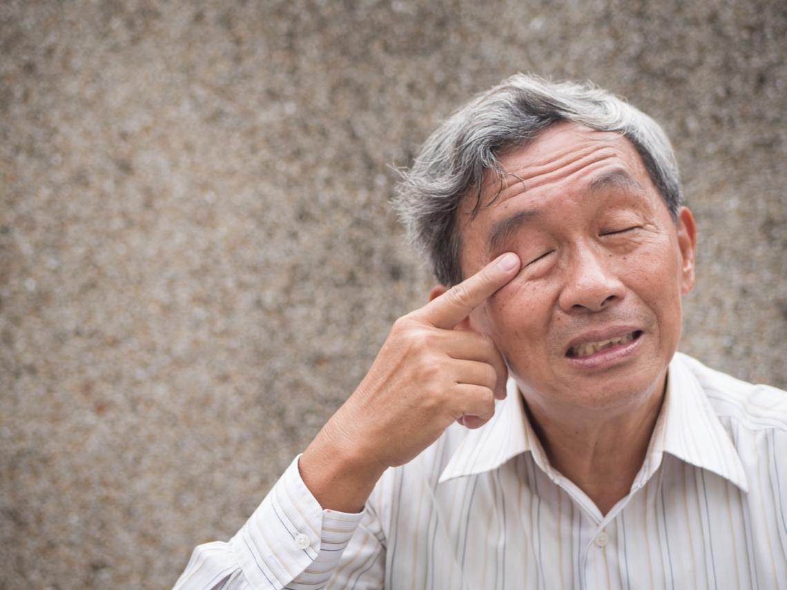 左眼跳財、右眼跳災？他右眼皮狂跳3週憂凶兆，一查是「自律神經失調」…醫示警：合併5症狀恐不單純