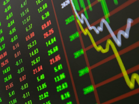 009816、0050、00919…台股越跌越用力買！小資族「ETF抄底清單」曝光，為何群創也上榜？