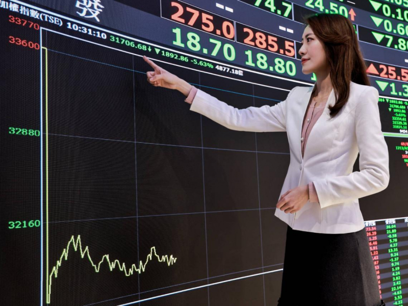 台股崩盤，0056跌回37.X元、殖利率衝10%能撿嗎？配息縮水有前兆？高殖利率不等於好買點「抄底前我只看3件事」