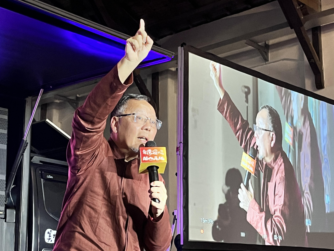 腦瘤後半聾半盲、賣房打造行動電影院…導演曲全立《超人再起》新片將上映，盼募8萬張公益票