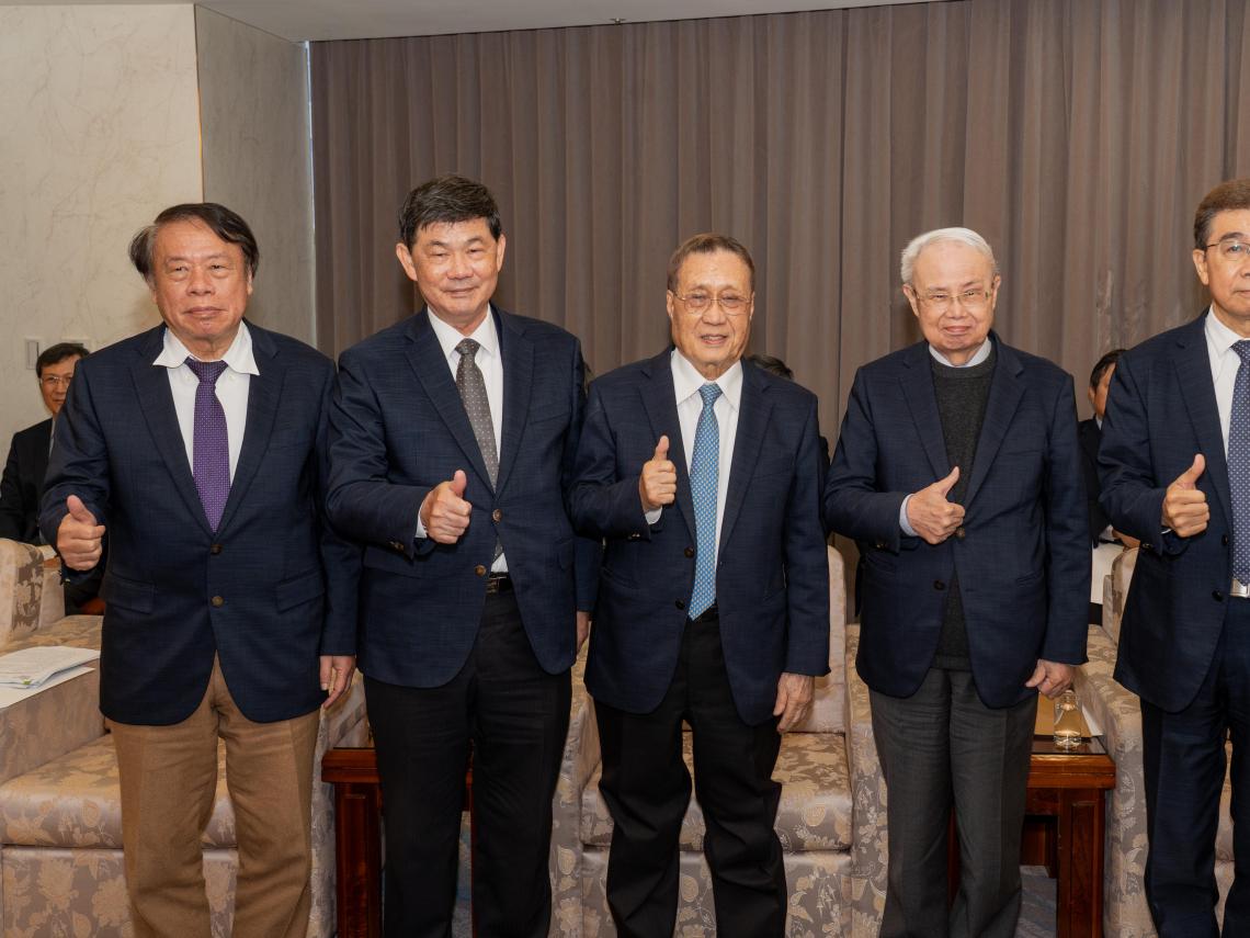 台塑不只是塑膠大王！中東戰火逼出集團「生存戰」：從電子級硫酸到太陽能材料，總裁吳嘉昭要拿回產業發言權