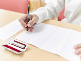 寫了遺囑卻無效，影視大亨上億遺產「不給家人一毛錢」心願落空，為何仍落到兄弟姊妹手中？律師揭1關鍵錯誤