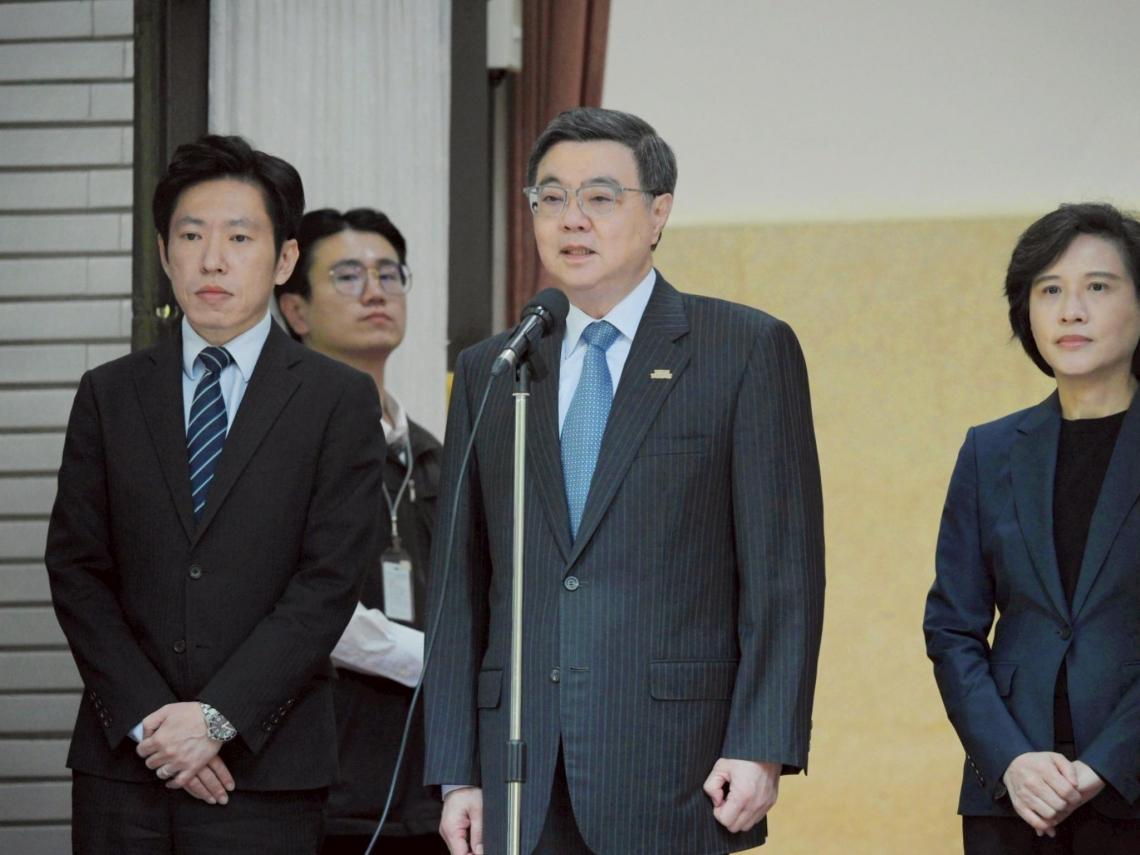 從卓榮泰包機、卓榮泰收據，到租車公司電話被灌爆…卓揆要藍白適可而止，批柯文哲「看不慣合法單據」