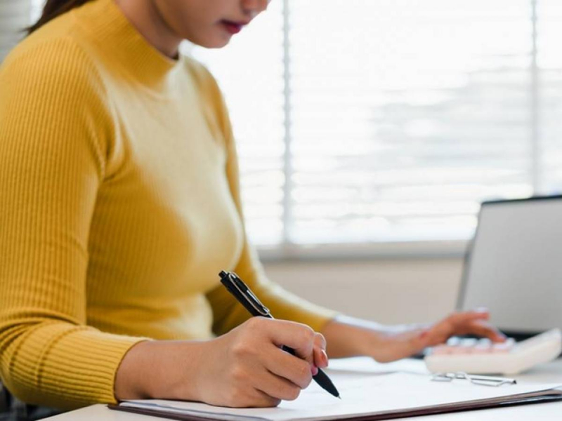 42歲提早退休怎做到？上班族靠「2招投資」存千萬、月領2萬被動收入：不再為錢工作，財富自由秘訣曝光