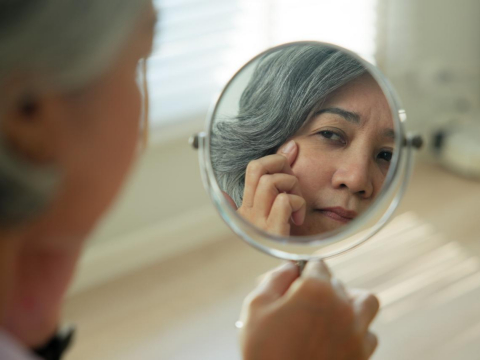 糖尿病前期「看臉就知道」！眼袋浮腫、中年爆痘、嘴唇乾裂…醫曝7大警訊：中3項快驗血糖