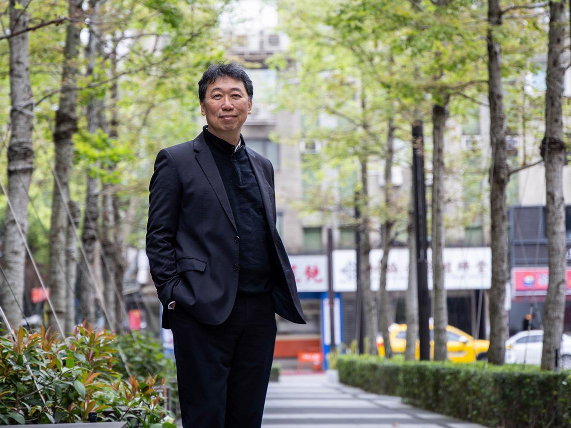 「中國太內捲了」鮮活果汁老董放棄國小老師鐵飯碗，西進30年站穩「果汁原料王」，砸2億回屏東設廠為哪樁？