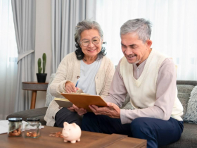 老夫妻靠年金過活卻身家數億！買車還送業務2千元領帶，我從富豪身上學到理財智慧：聰明花錢，人生越走越順