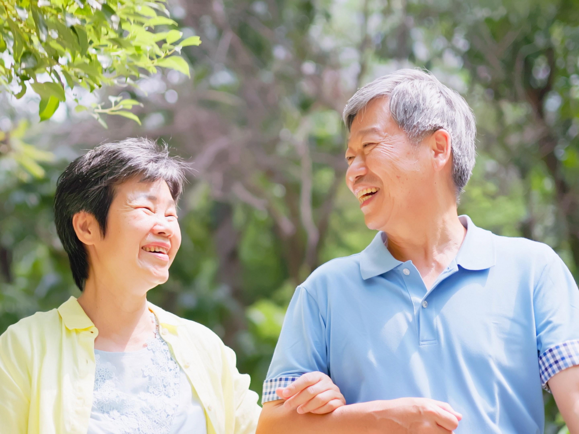 沒存千萬能退休？台大教授精算「450萬」就夠！六旬夫妻年年出國，勞保勞退＋投資這樣做「生活不缺錢」