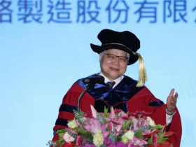 中國機器人「跳來跳去只是好看」魏哲家：95%大腦靠台積電做！被問勞工局罰款排第7「覺得很丟臉」