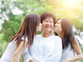 婆婆生前送媳婦百萬紅包，為何一人要繳遺產稅、一人免繳？律師點關鍵：全因「這時間點」身分變了