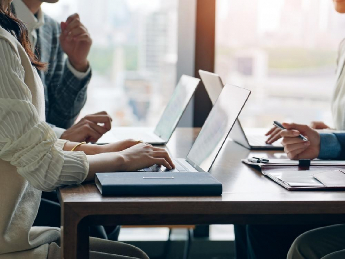 【英文不差，卻像小學生】美國商務現場最難的，是像shabby / pumped / shady這樣的形容詞