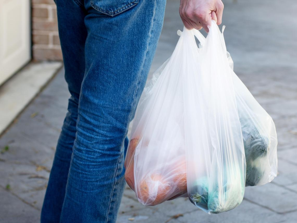 塑膠袋之亂如何解？價格飆漲掀缺貨潮，環境部號召捐出家中閒置環保袋，不花錢也能輕鬆減塑