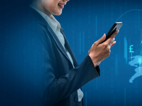 他從年滾金流50萬，到月滾50萬... 每存到100萬，投入非投等債賺7-8%「以息滾股」