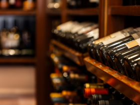 名醫陳肇隆紅酒價值千萬元被偷，竟被「螞蟻搬家」！換肝之父信任託付卻遭背叛「內鬼是他」