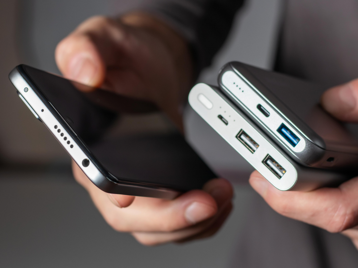 2026行動電源上飛機規定／華航限2顆！長榮、星宇、虎航…行動電源飛機能帶幾個、托運還隨身手提？