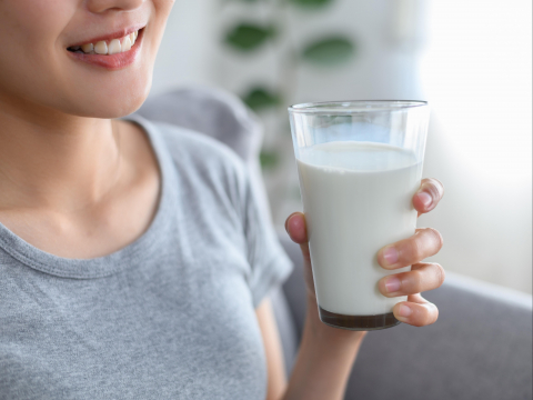 「牛奶當水喝」養生，為何專家喊毋湯？1關鍵養出脂肪肝…改喝3飲品拯救肝功能：1個月見效
