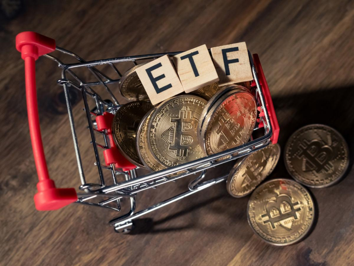 市場一堆ETF怎麼選？這檔基金「一站購足」，台幣跟外幣都可買、重壓3成台股追成長，治好你的選擇障礙