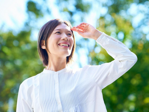 紫外線比夏天先到！「物理性vs化學性」防曬差在哪？一擦就有效嗎？一次看懂敏感肌、痘痘肌怎麼選