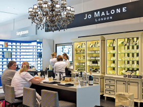 不甘旗下金雞母Jo Malone London  遭Zara吃豆腐  雅詩蘭黛為一句註腳啟動「香水戰爭」  