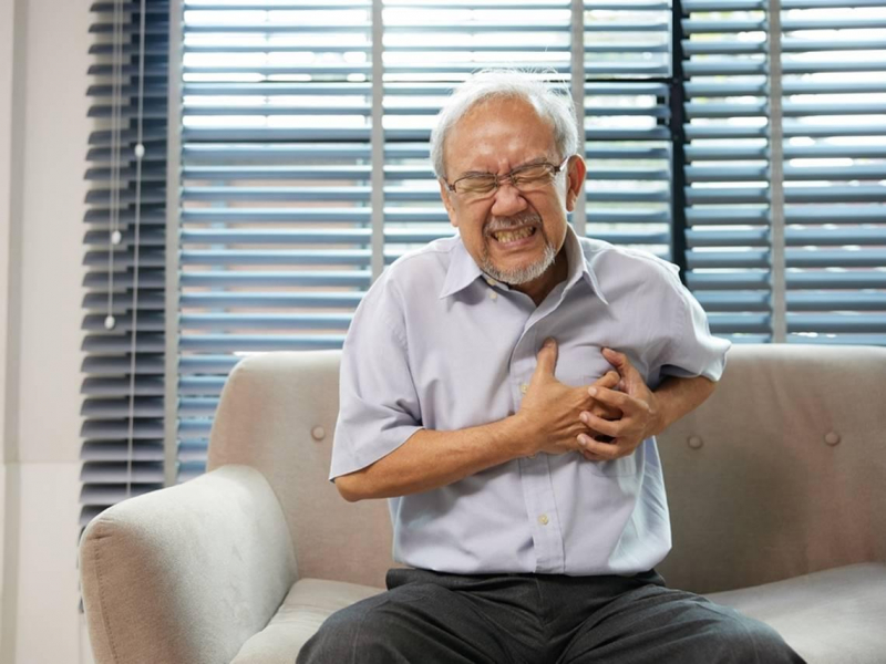 心臟突然跳很大力、漏拍，9成健康人都逃不掉心律不整！咖啡1天能喝幾杯？名醫教你「5分鐘呼吸操」躺著護心