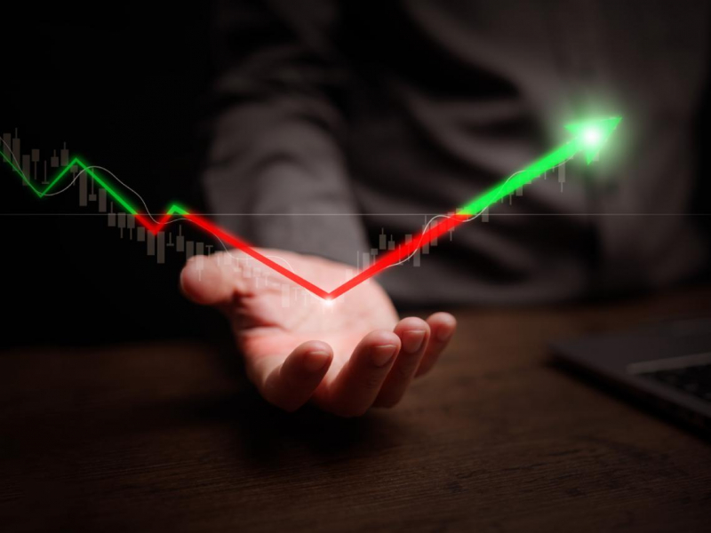 台股跌破3萬3能進場？他從低收入戶翻身賺近2億：川普製造利空、後面必有利多「金融股抄底時機曝光」